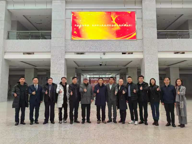 1月24日，召開(kāi)海外僑胞回鄉(xiāng)座談會(huì)